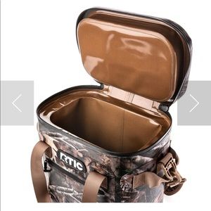 Eric 20 can cooler. Great condition used a few times.